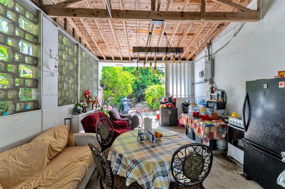 Active With Contract: $890,000 (3 beds, 2 baths, 1994 Square Feet)