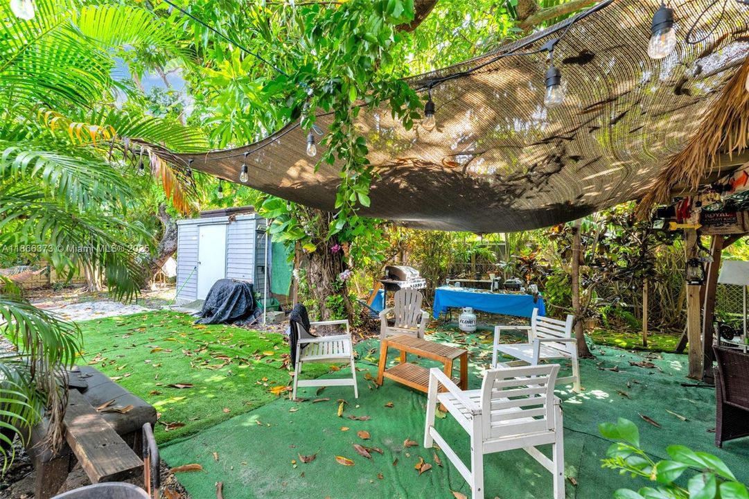 Active With Contract: $890,000 (3 beds, 2 baths, 1994 Square Feet)