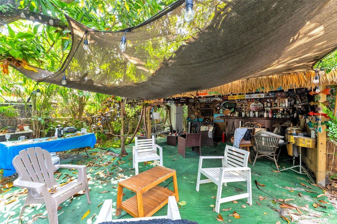 Active With Contract: $890,000 (3 beds, 2 baths, 1994 Square Feet)