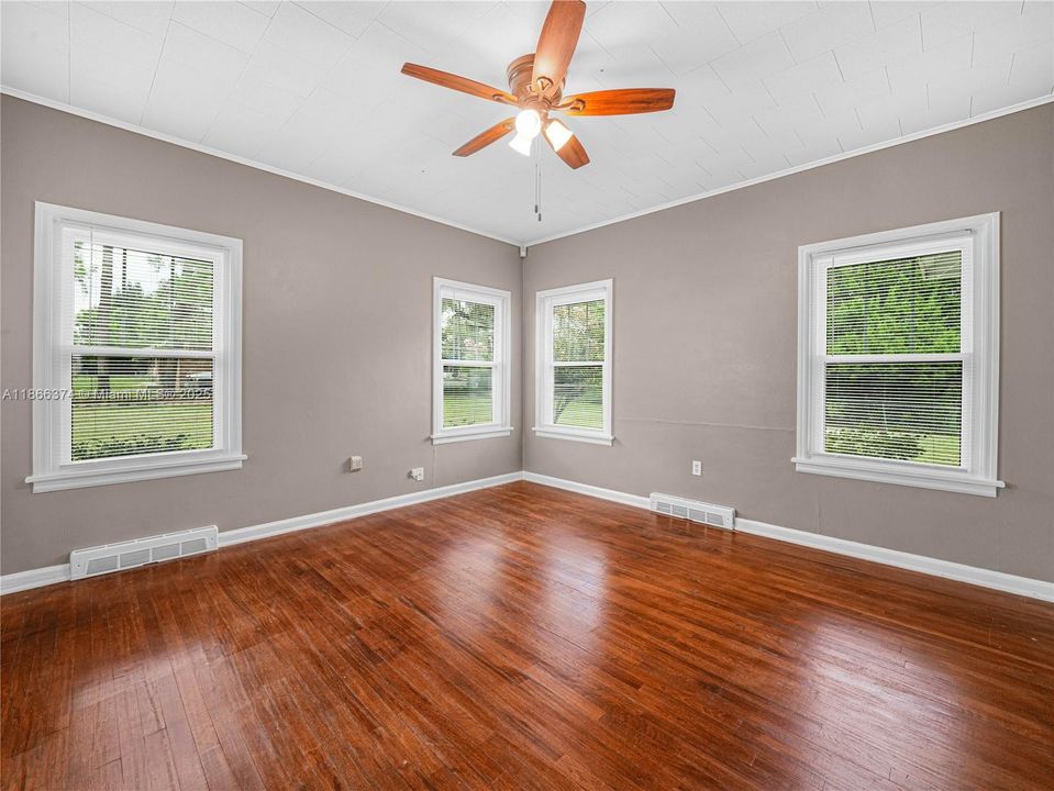 待售: $374,900 (0 贝兹, 0 浴室, 0 平方英尺)