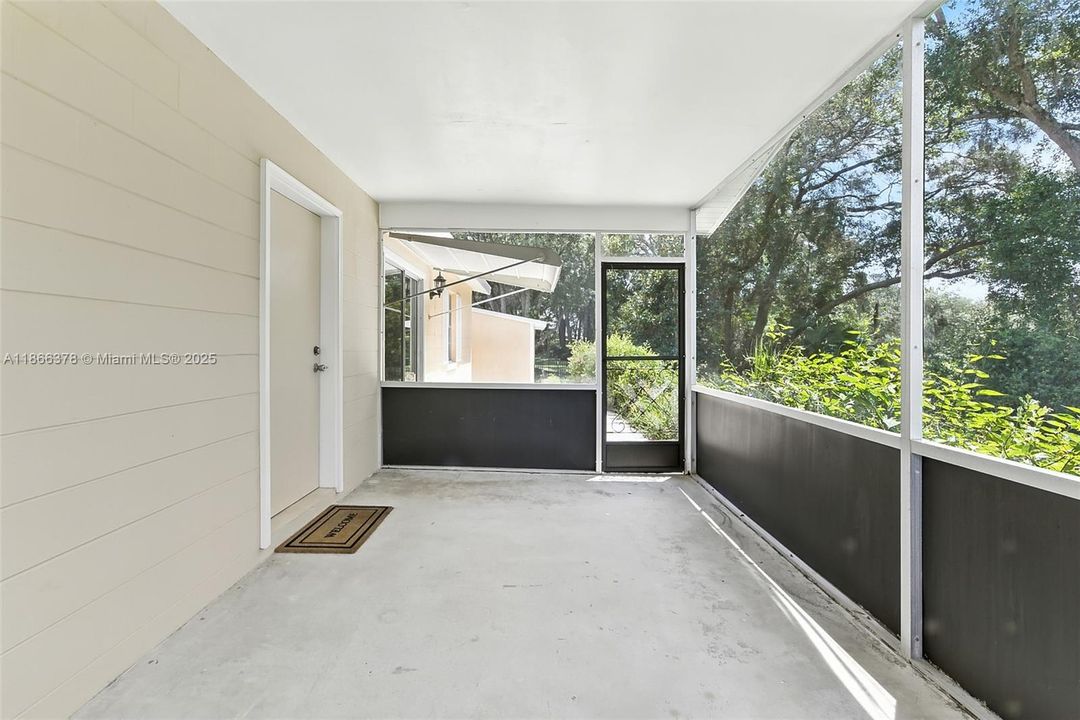 Screened in porch / view of outside