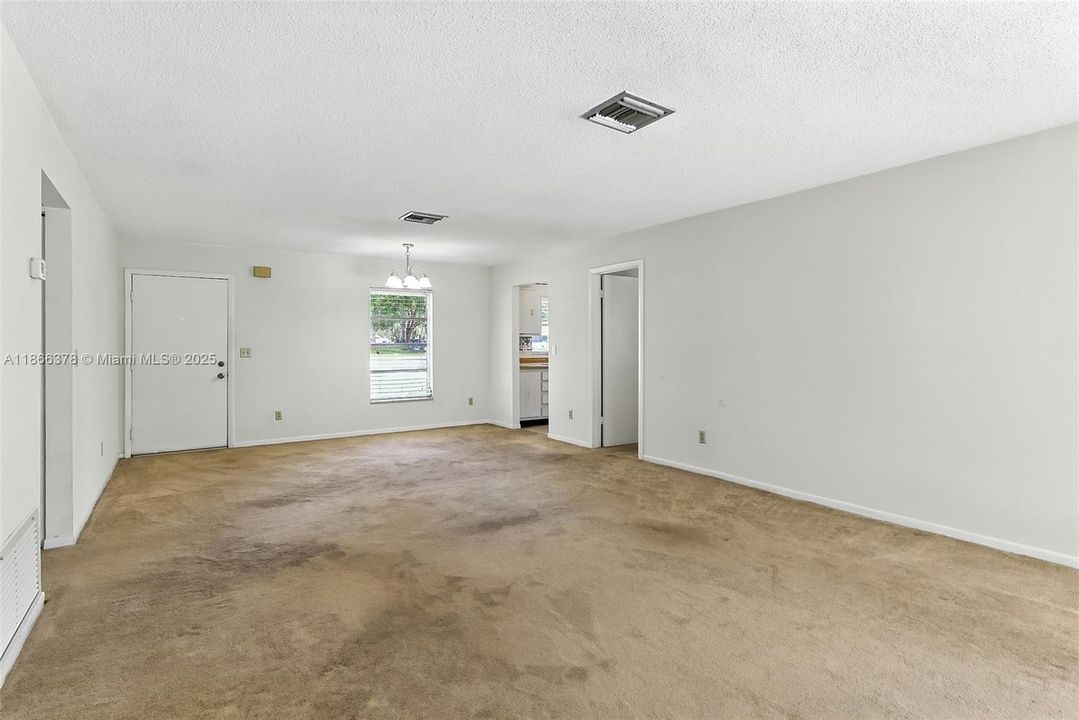 Picture of Dining / front door