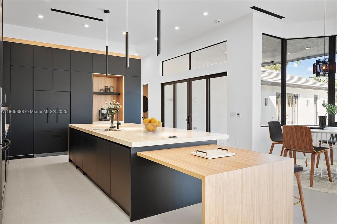 Recently Sold: $1,379,000 (4 beds, 3 baths, 3419 Square Feet)