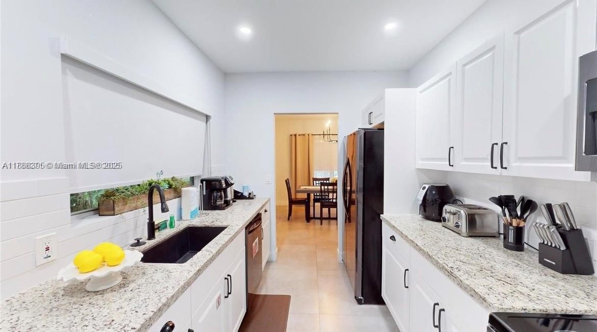 For Sale: $850,000 (4 beds, 3 baths, 1179 Square Feet)