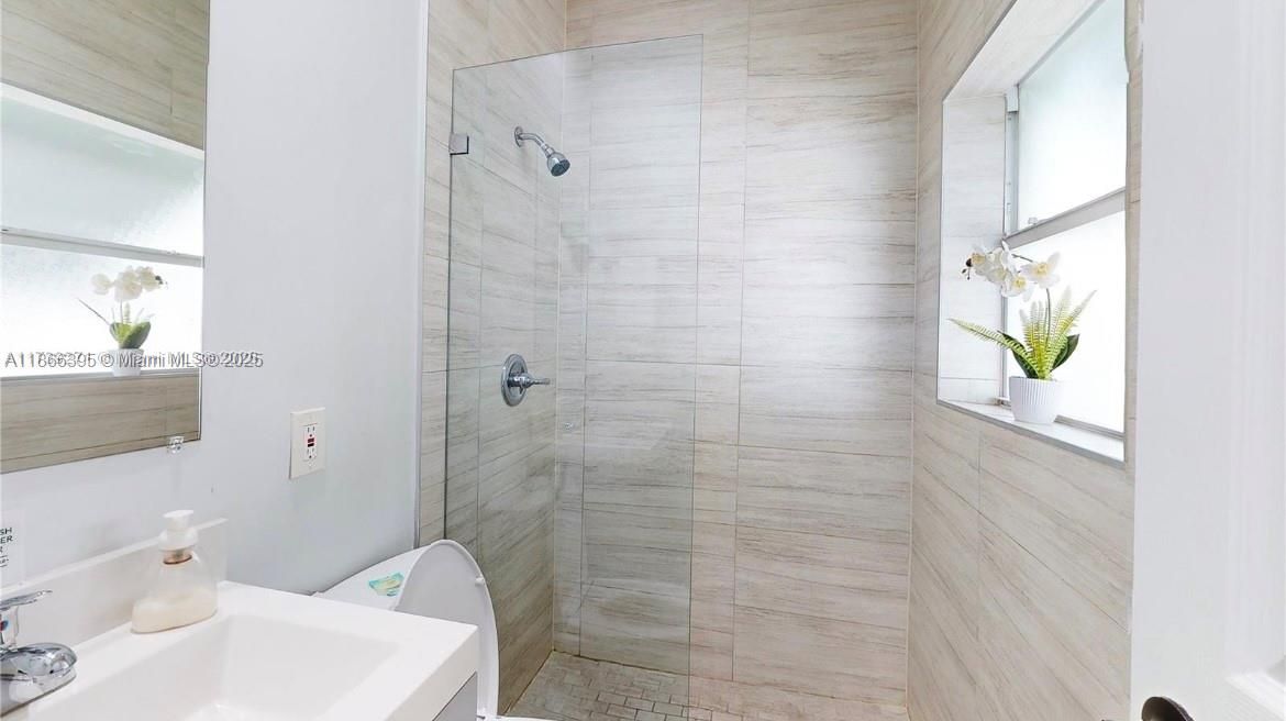 For Sale: $850,000 (4 beds, 3 baths, 1179 Square Feet)