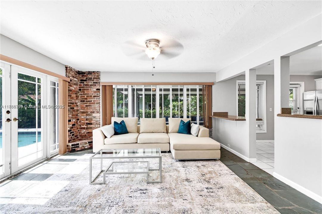 待售: $1,095,000 (5 贝兹, 3 浴室, 2008 平方英尺)