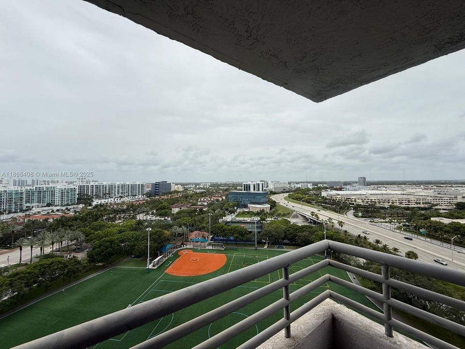 На продажу: $390,000 (2 спален, 2 ванн, 1271 Квадратных фут)