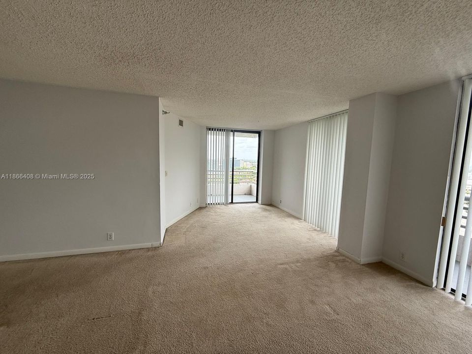 На продажу: $390,000 (2 спален, 2 ванн, 1271 Квадратных фут)