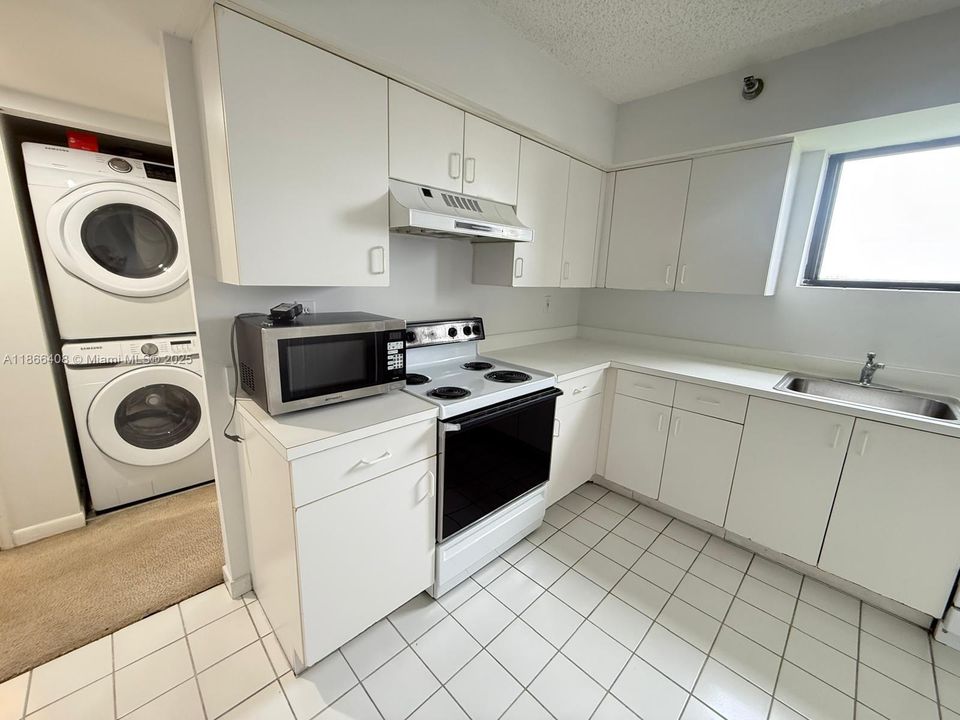 На продажу: $390,000 (2 спален, 2 ванн, 1271 Квадратных фут)