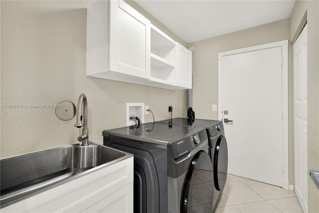 Active With Contract: $975,000 (5 beds, 3 baths, 3478 Square Feet)