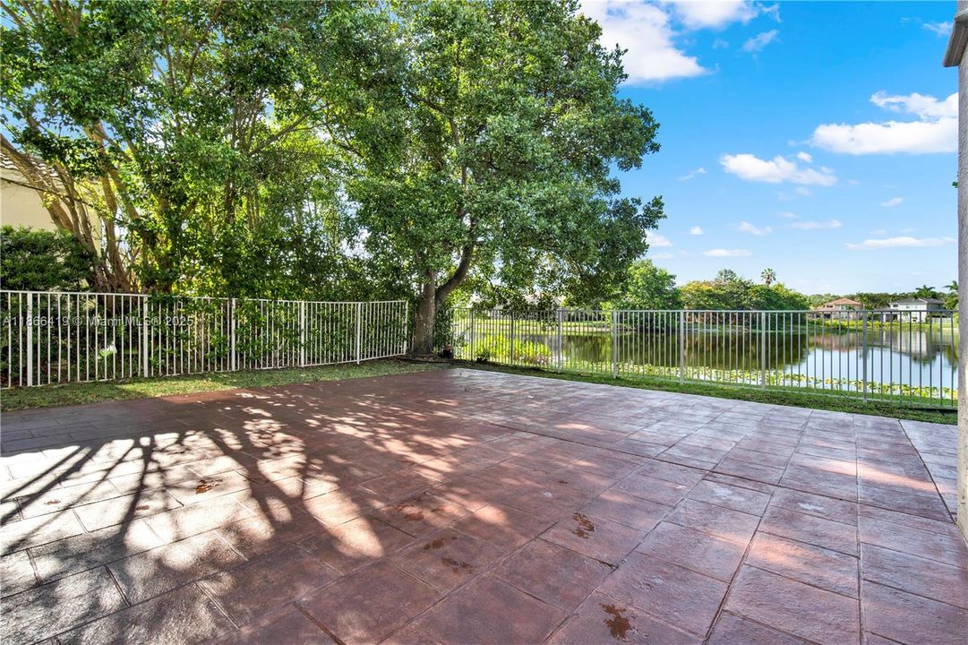 Active With Contract: $975,000 (5 beds, 3 baths, 3478 Square Feet)