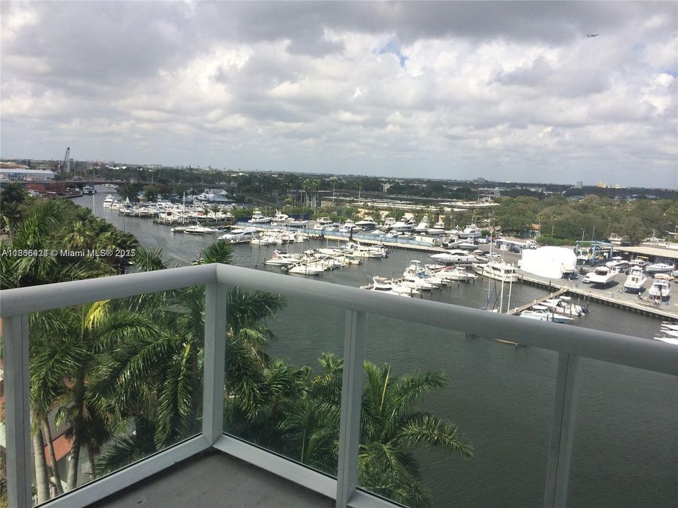 For Sale: $399,000 (2 beds, 2 baths, 1022 Square Feet)