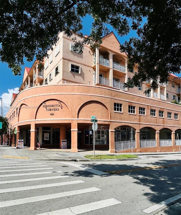 For Sale: $179,500 (1 beds, 1 baths, 632 Square Feet)