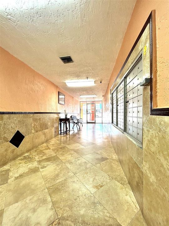 For Sale: $179,500 (1 beds, 1 baths, 632 Square Feet)