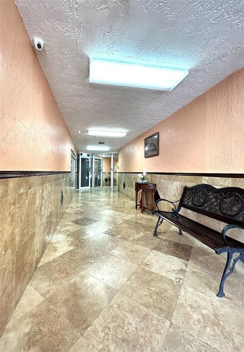 For Sale: $179,500 (1 beds, 1 baths, 632 Square Feet)