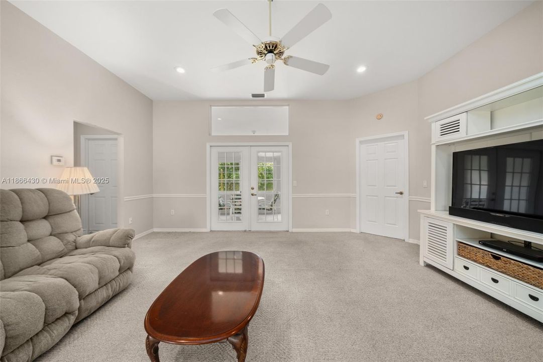 For Sale: $299,000 (3 beds, 2 baths, 1536 Square Feet)