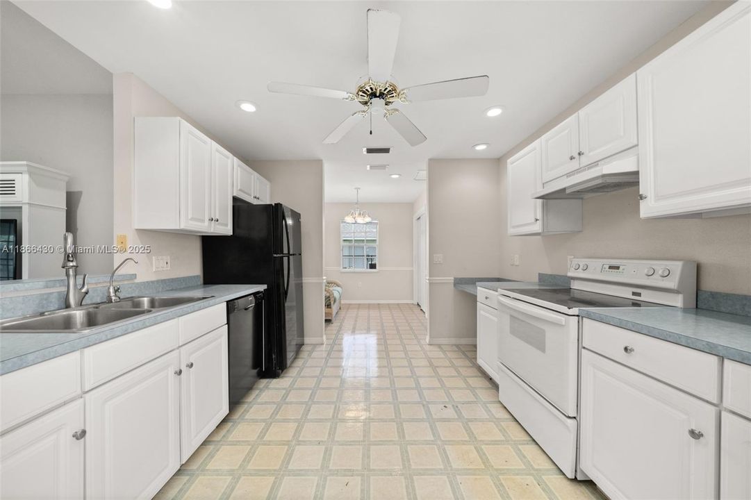 For Sale: $299,000 (3 beds, 2 baths, 1536 Square Feet)