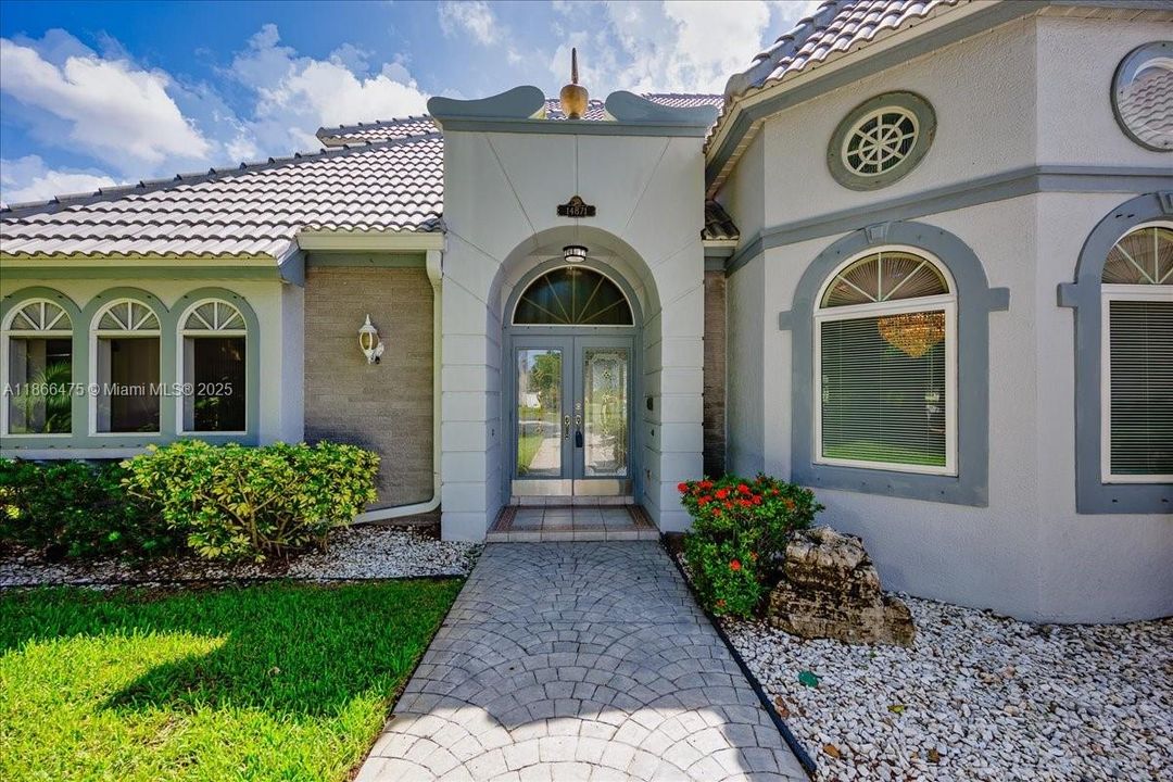 Vendido Recientemente: $889,999 (3 camas, 3 baños, 0 Pies cuadrados)