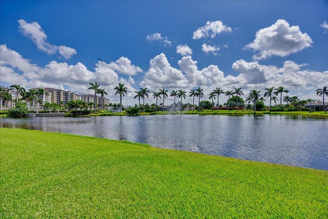 Vendido Recientemente: $889,999 (3 camas, 3 baños, 0 Pies cuadrados)