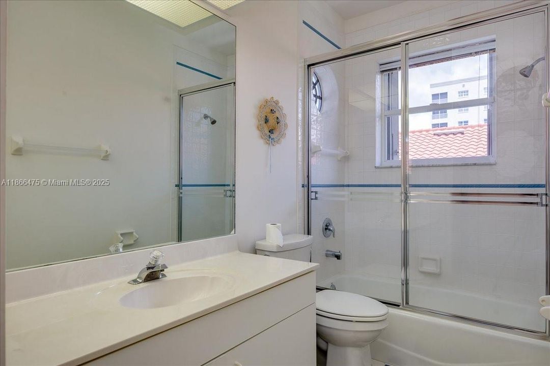 Vendido Recientemente: $889,999 (3 camas, 3 baños, 0 Pies cuadrados)