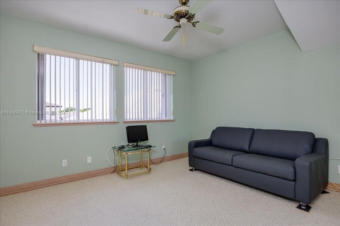 Vendido Recientemente: $889,999 (3 camas, 3 baños, 0 Pies cuadrados)