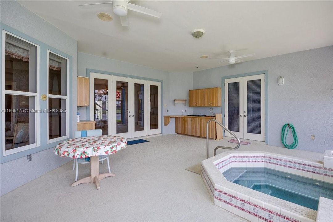 Vendido Recientemente: $889,999 (3 camas, 3 baños, 0 Pies cuadrados)