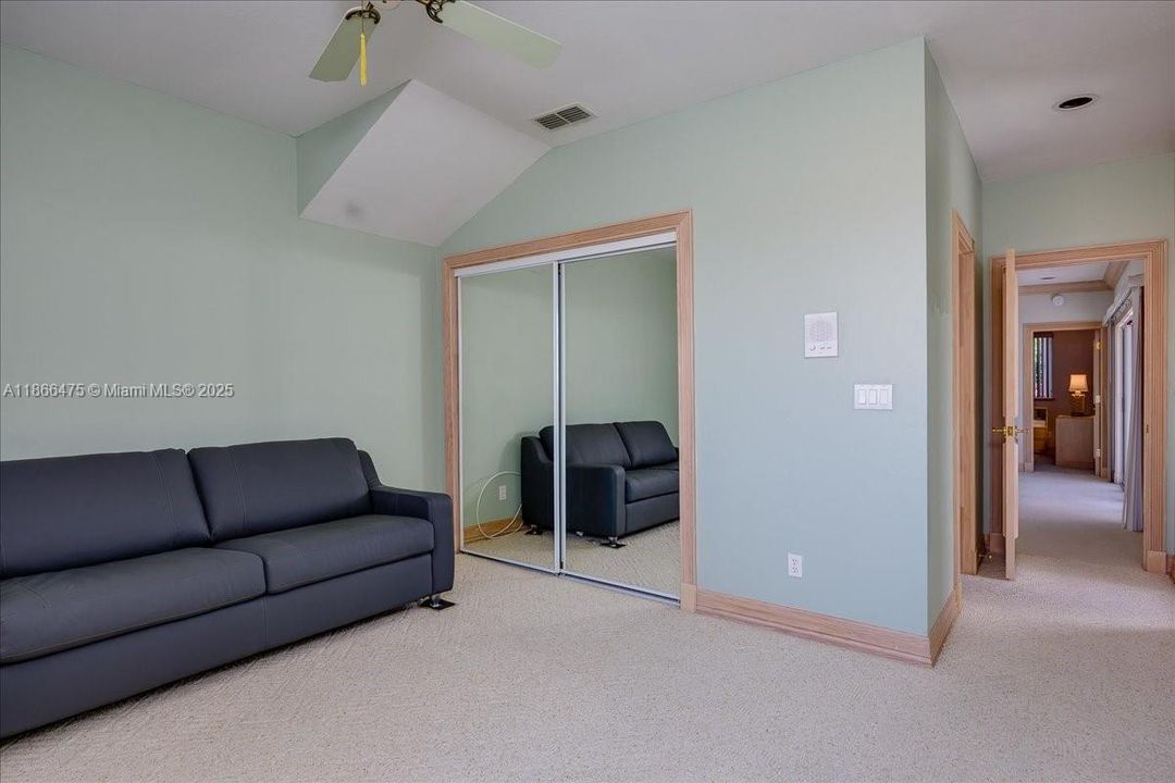 Vendido Recientemente: $889,999 (3 camas, 3 baños, 0 Pies cuadrados)