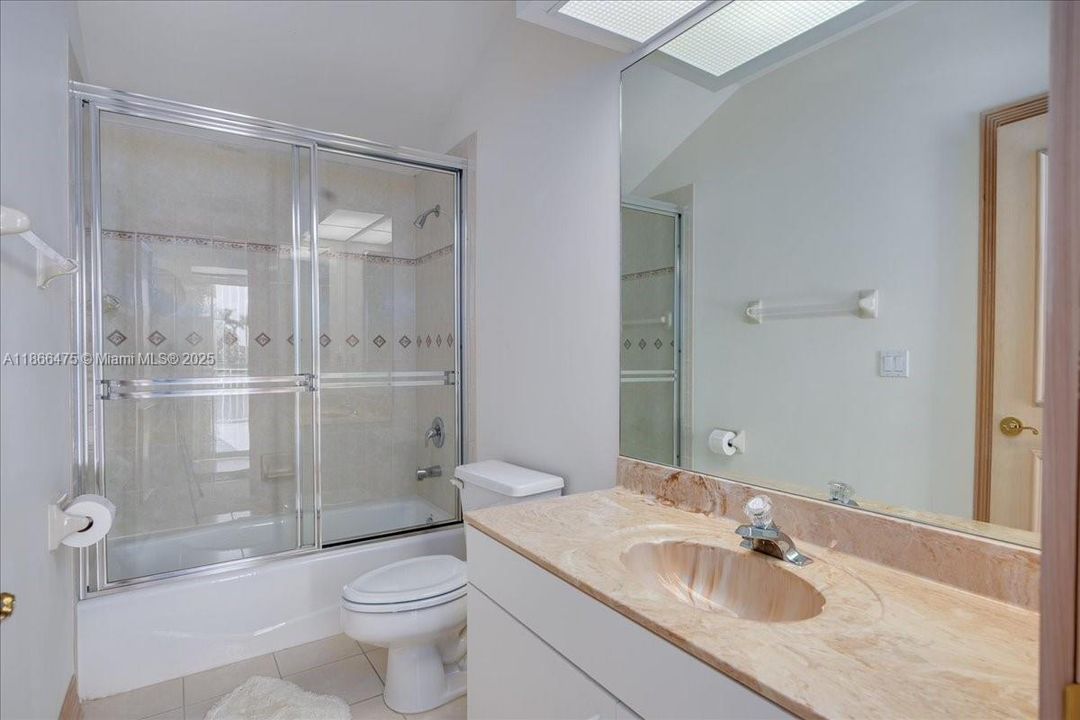 Vendido Recientemente: $889,999 (3 camas, 3 baños, 0 Pies cuadrados)