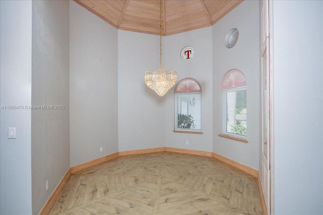 Vendido Recientemente: $889,999 (3 camas, 3 baños, 0 Pies cuadrados)