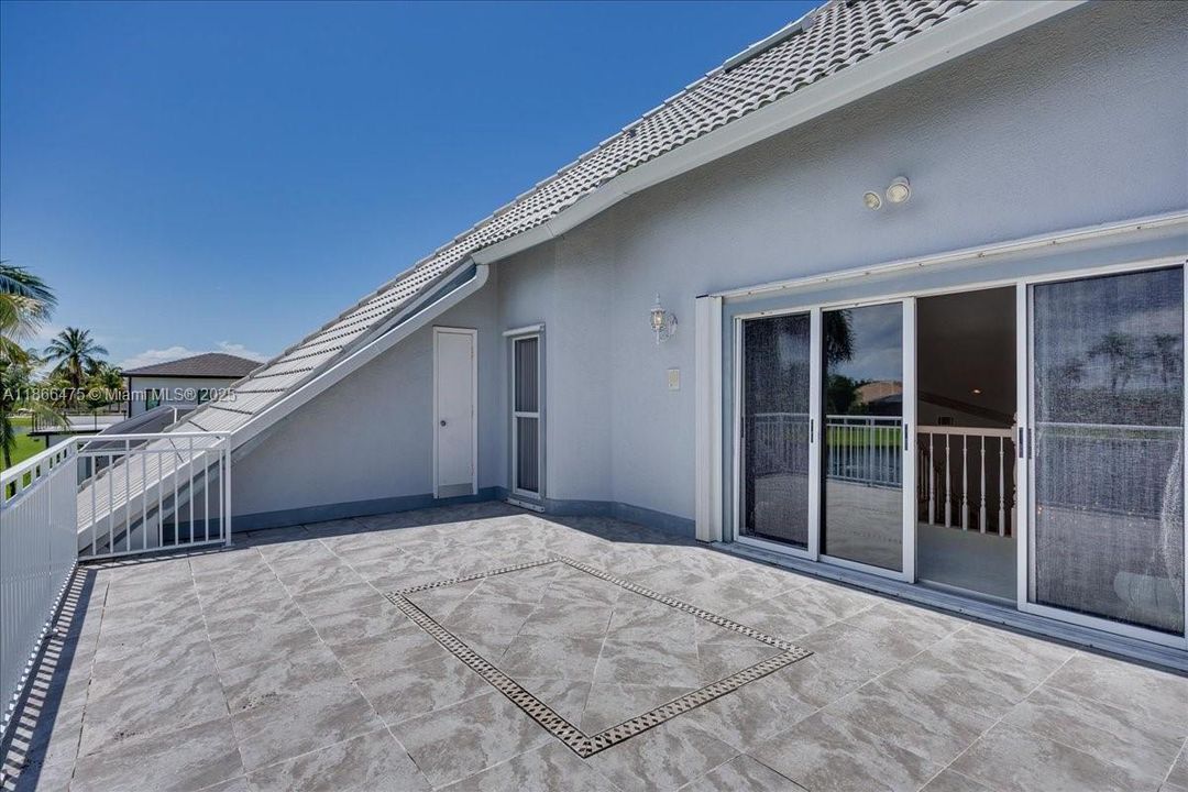 Vendido Recientemente: $889,999 (3 camas, 3 baños, 0 Pies cuadrados)