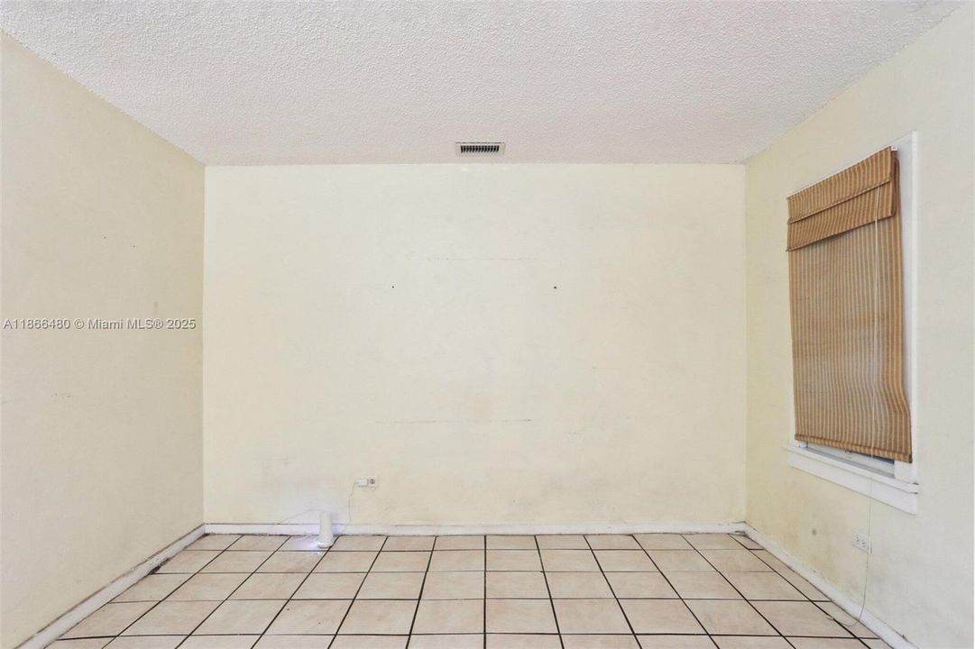 合同活跃: $849,000 (2 贝兹, 2 浴室, 1329 平方英尺)