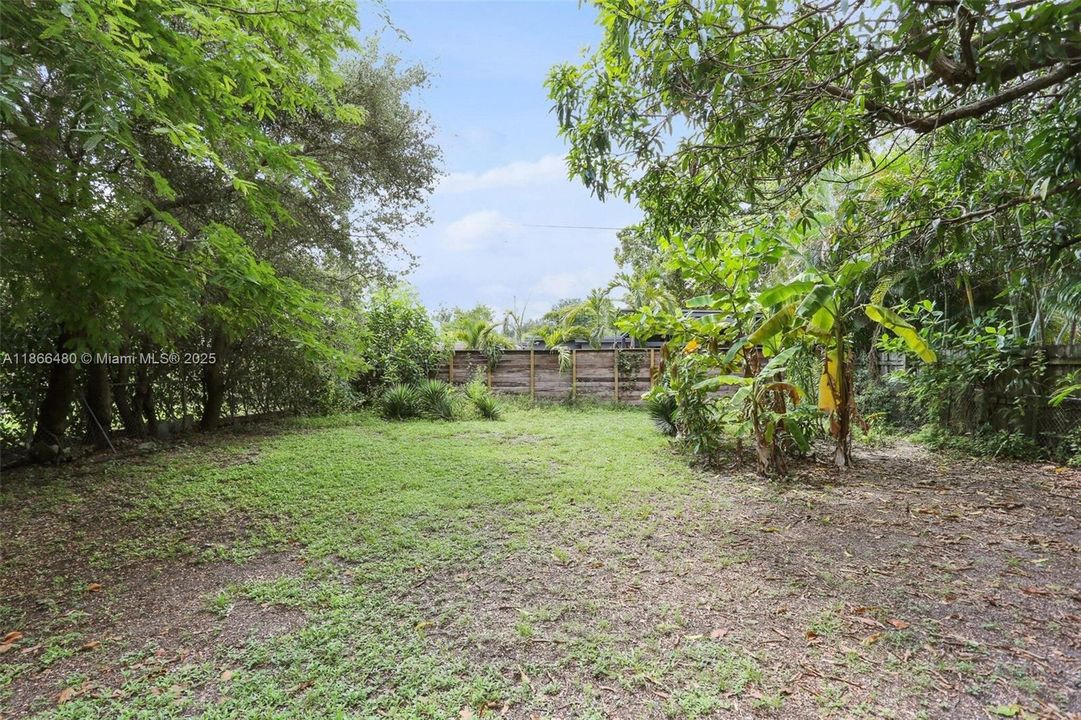 合同活跃: $849,000 (2 贝兹, 2 浴室, 1329 平方英尺)