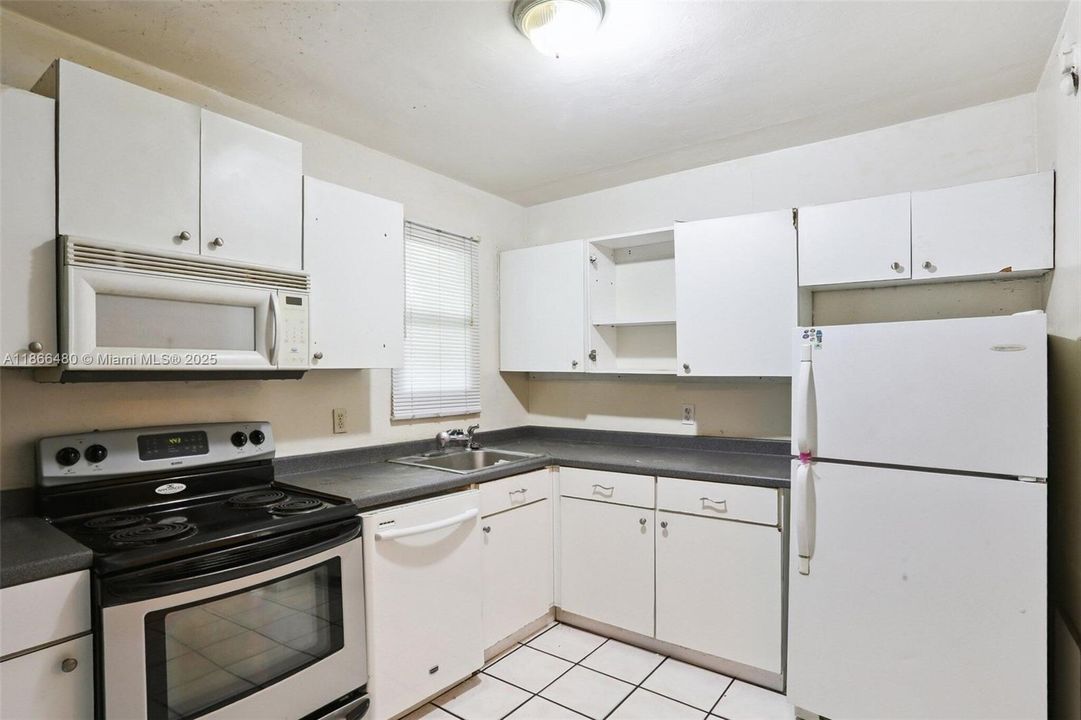 合同活跃: $849,000 (2 贝兹, 2 浴室, 1329 平方英尺)