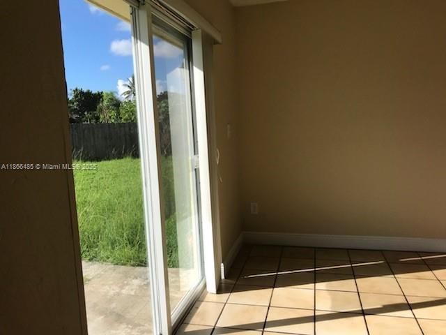 Недавно арендовано: $2,850 (4 спален, 2 ванн, 1400 Квадратных фут)