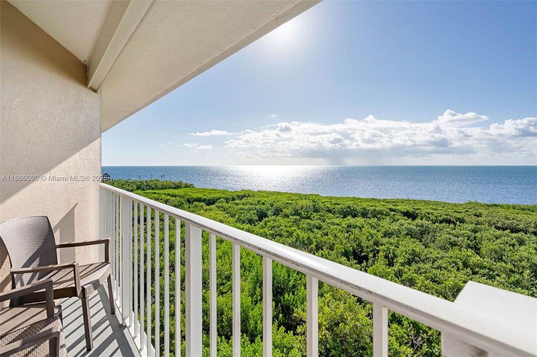 Recently Sold: $770,000 (2 beds, 2 baths, 841 Square Feet)