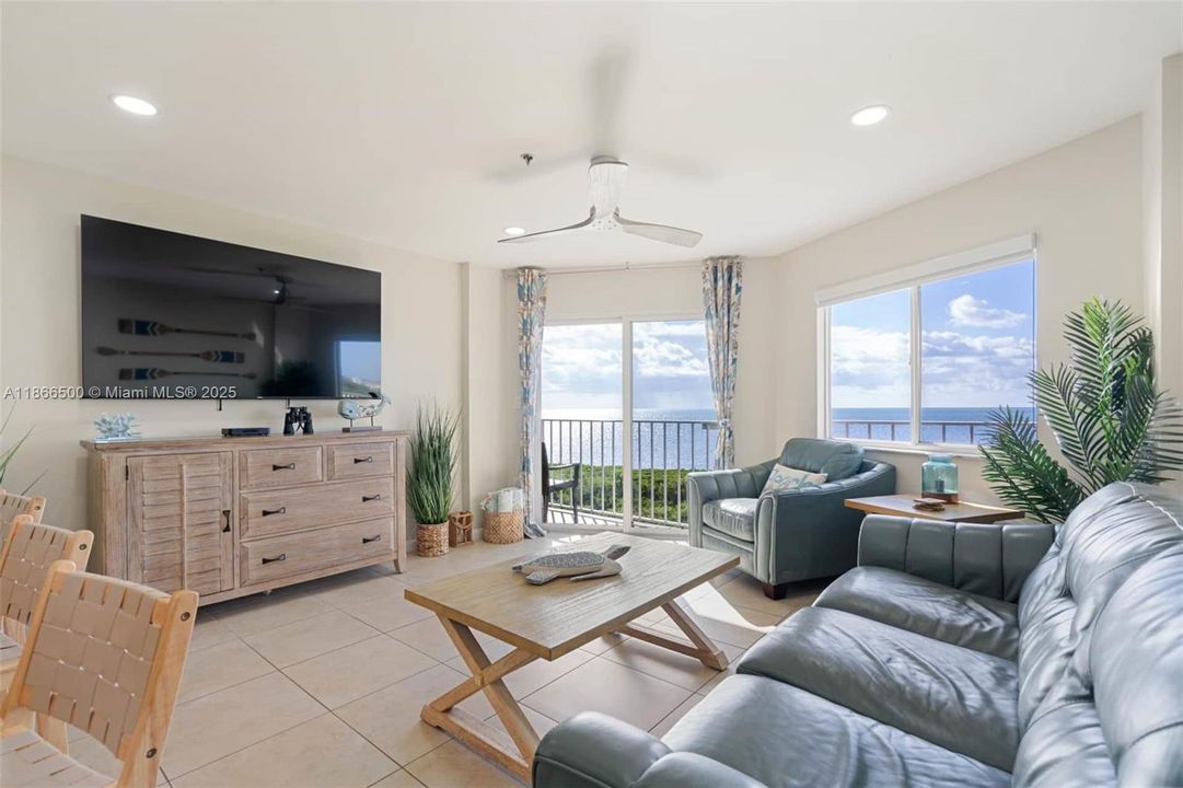 Recently Sold: $770,000 (2 beds, 2 baths, 841 Square Feet)