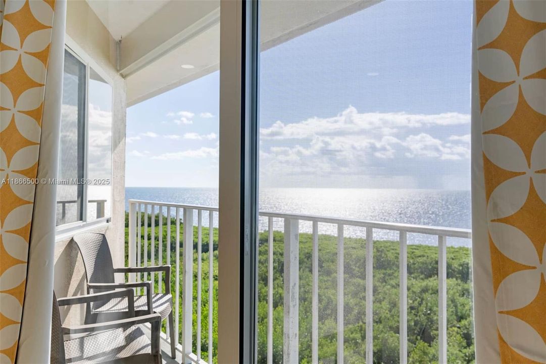 Recently Sold: $770,000 (2 beds, 2 baths, 841 Square Feet)