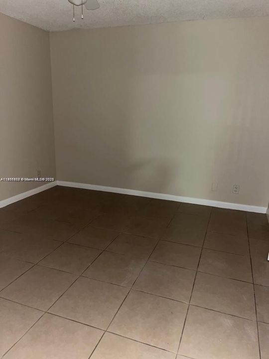 合同活跃: $2,000 (2 贝兹, 2 浴室, 1024 平方英尺)