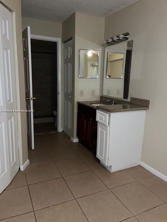 合同活跃: $2,000 (2 贝兹, 2 浴室, 1024 平方英尺)