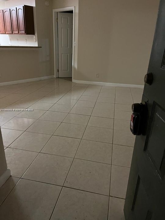 合同活跃: $2,000 (2 贝兹, 2 浴室, 1024 平方英尺)