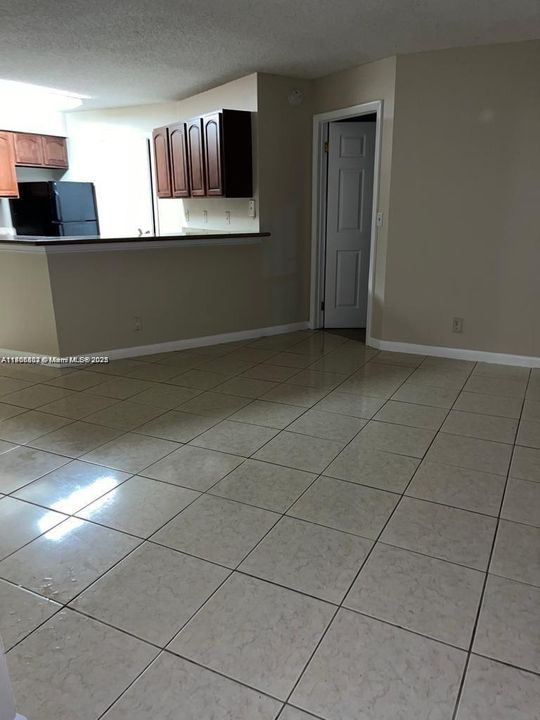 合同活跃: $2,000 (2 贝兹, 2 浴室, 1024 平方英尺)