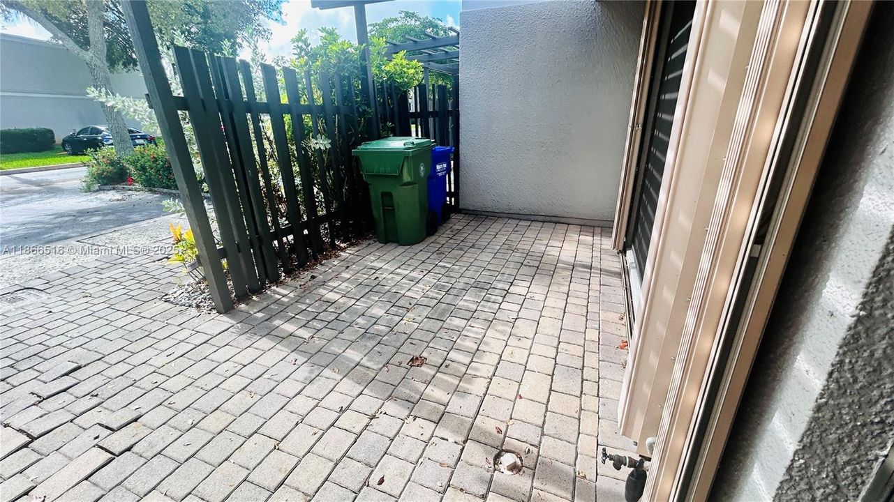 Recientemente alquilado: $2,700 (2 camas, 1 baños, 1482 Pies cuadrados)