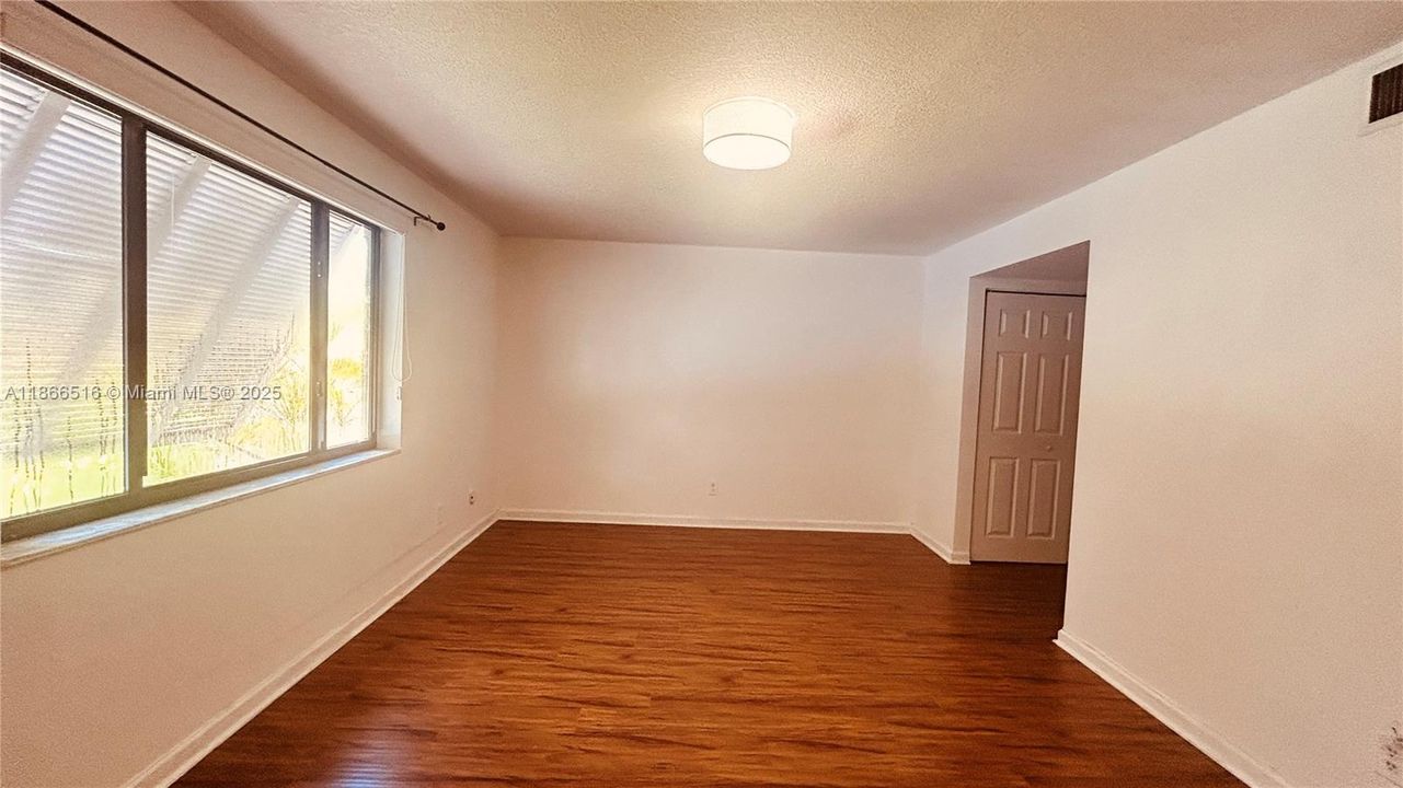 Recientemente alquilado: $2,700 (2 camas, 1 baños, 1482 Pies cuadrados)