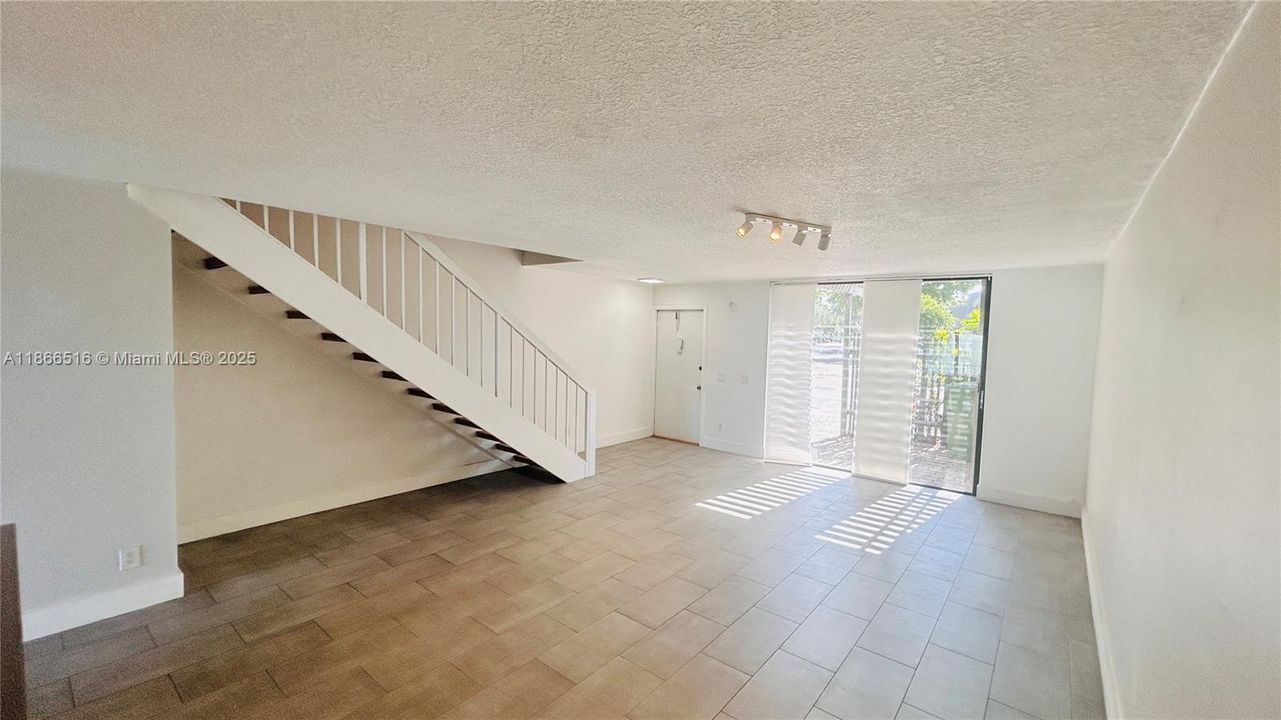 Recientemente alquilado: $2,700 (2 camas, 1 baños, 1482 Pies cuadrados)