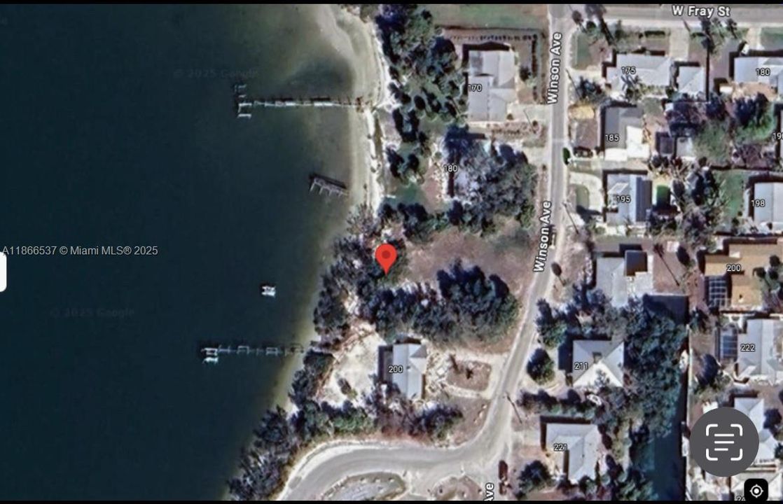 En Venta: $600,000 (0.38 acres)