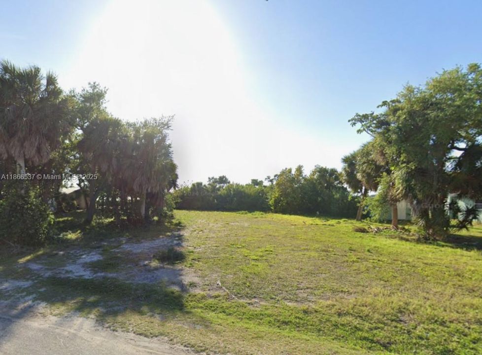 En Venta: $600,000 (0.38 acres)