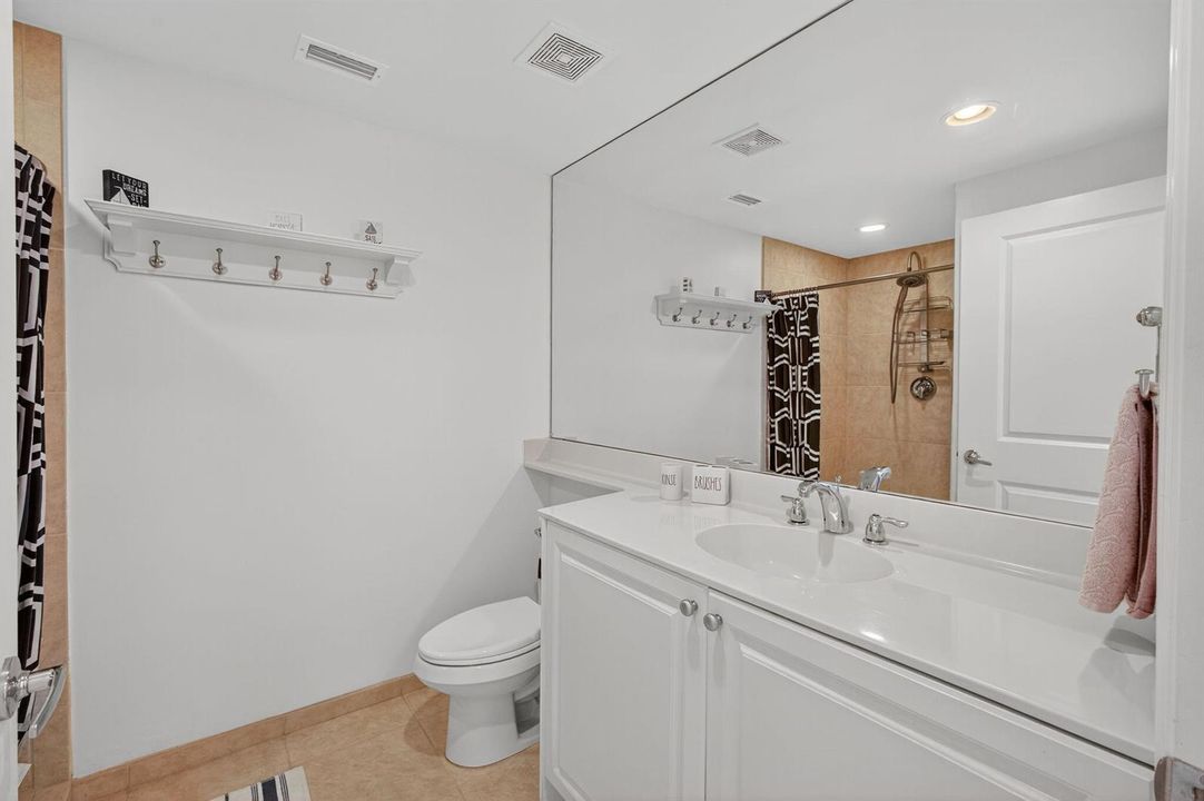 SPARE BATHROOM