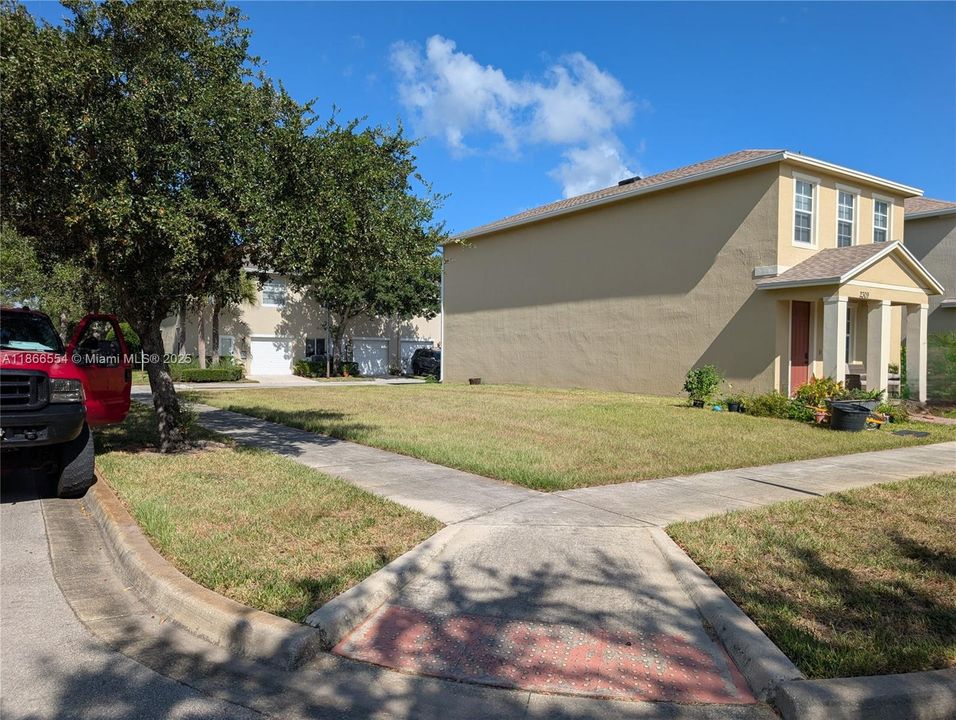 На продажу: $55,000 (0.06 acres)