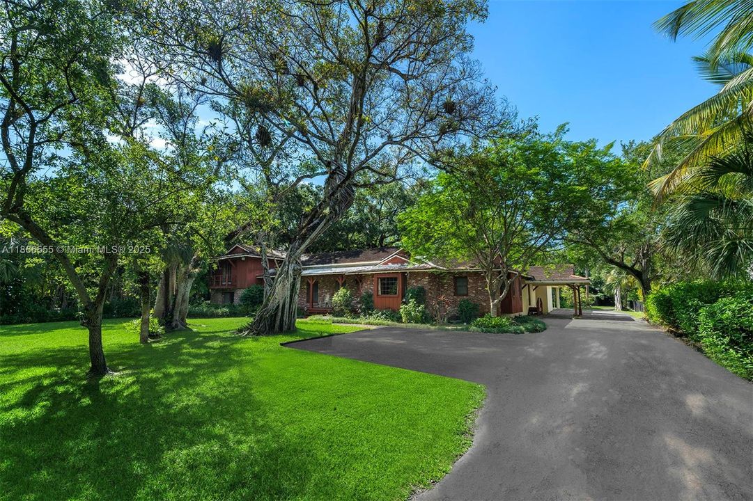 最近售出: $7,000,000 (3 贝兹, 3 浴室, 4048 平方英尺)