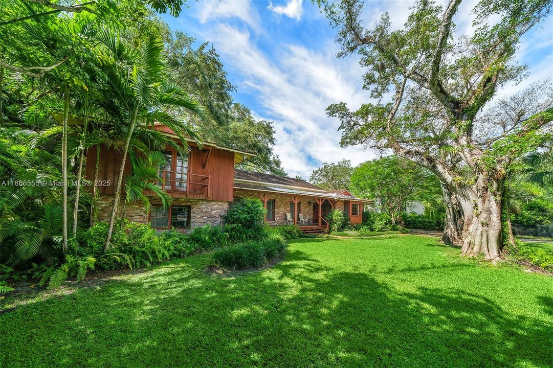 最近售出: $7,000,000 (3 贝兹, 3 浴室, 4048 平方英尺)